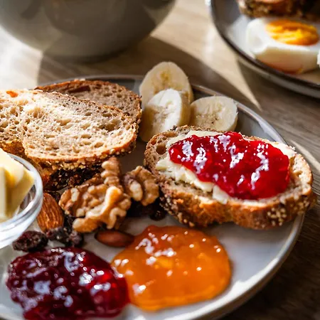 Luny's Bed & Breakfast 3*